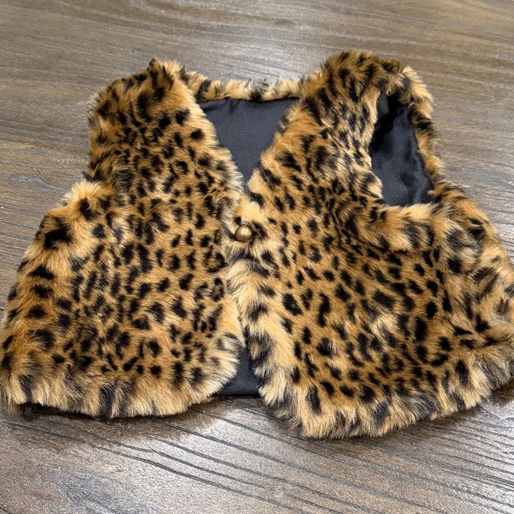 Faux Fur toddler vest 4T- mint condition